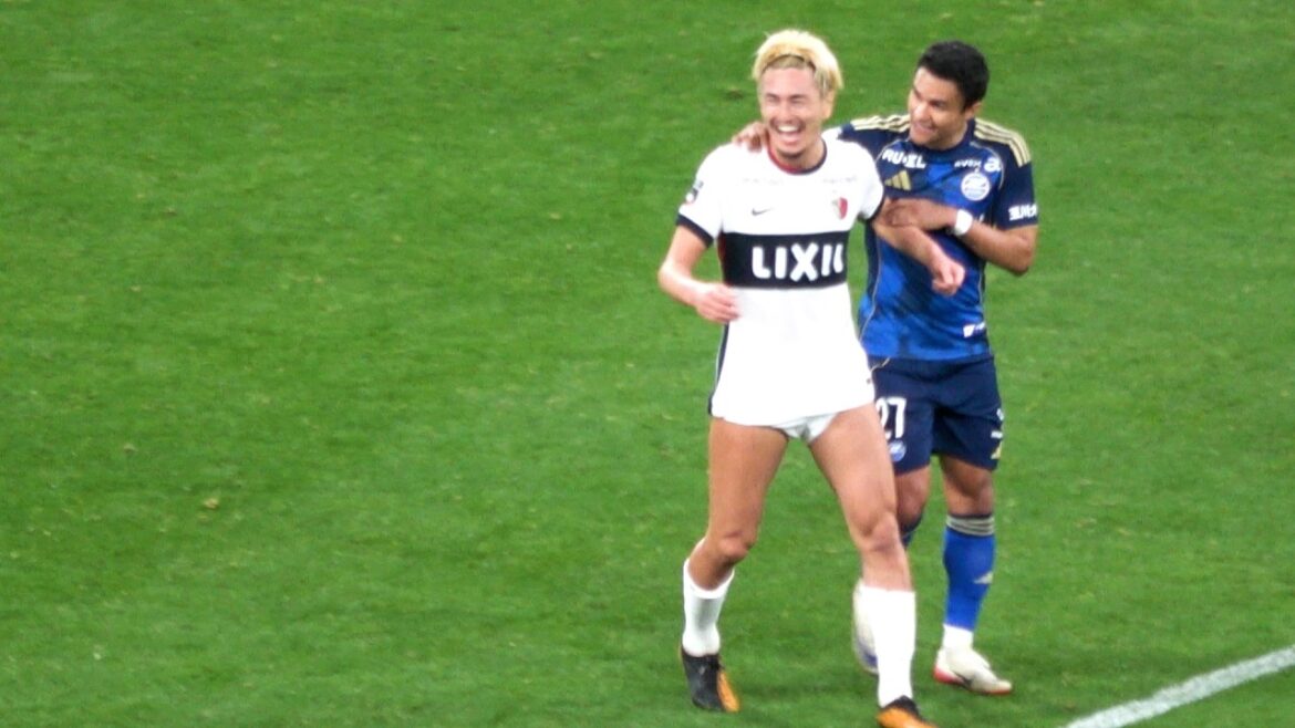 Tournoi spécial J1 2026 Yuma Suzuki de[Kashima Antlers]qui se battait avec Eriki du[FC Machida Zelvia]a parlé pendant la mi-temps⁉ Images locales