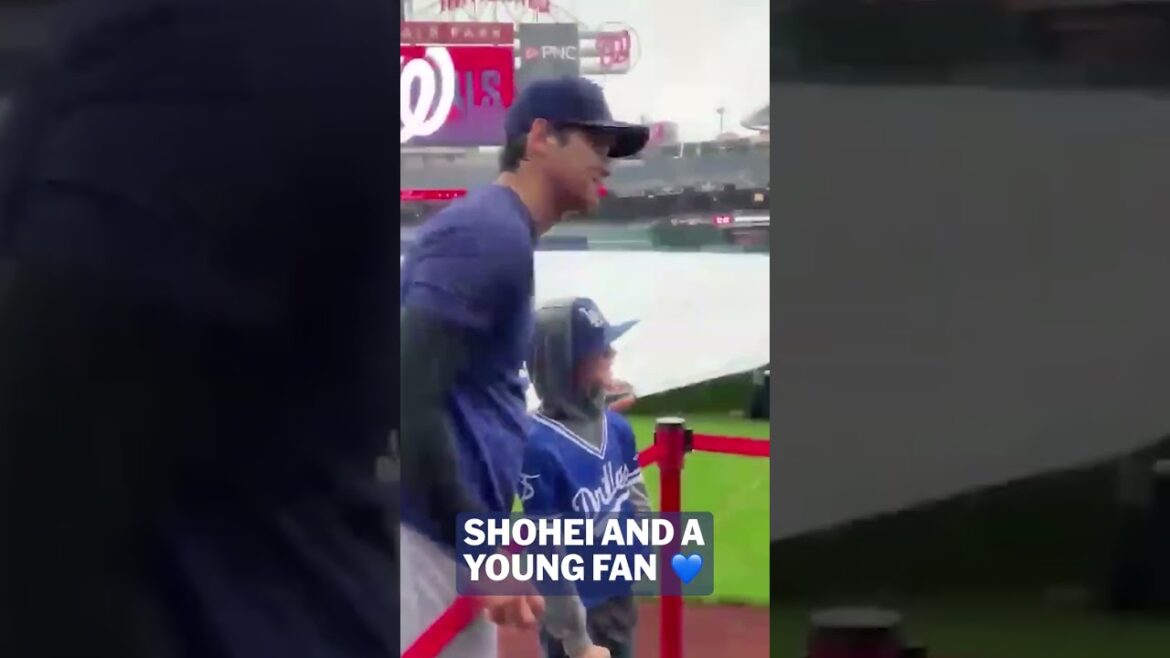 Une photo et une balle de baseball de Shohei Ohtani… quel souvenir pour ce jeune fan 🥹