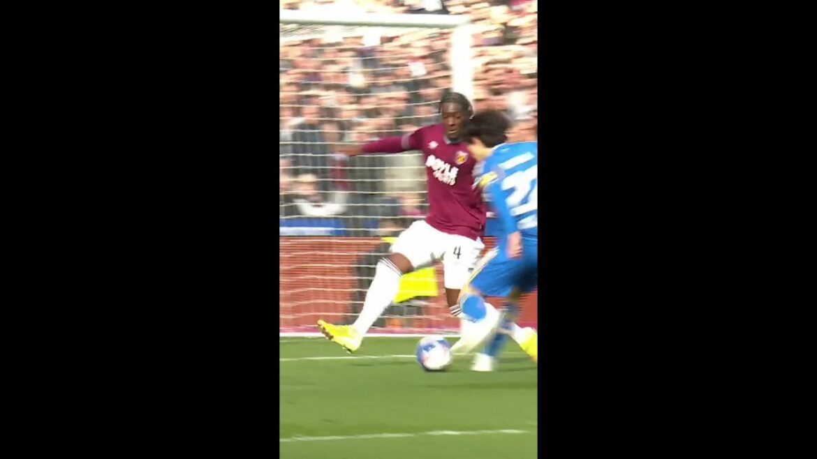 Superbe jeu de jambes et finition pour le but d'Ao Tanaka !