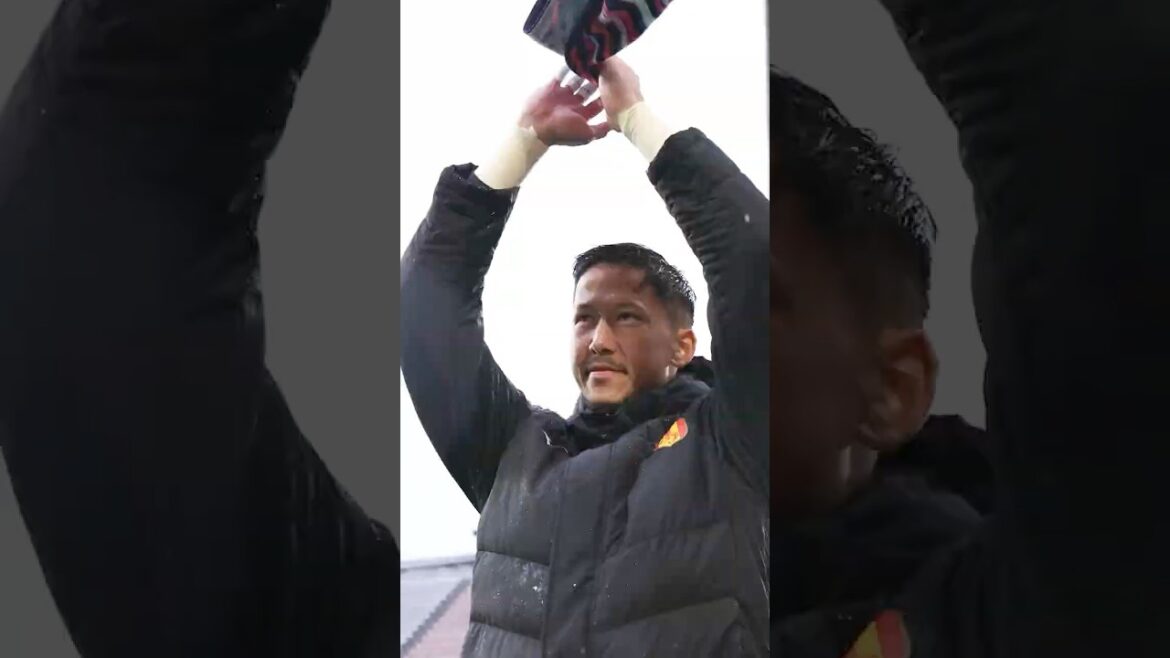 Daniel Schmidt a réduit l'écart avec un timing exquis et a réalisé un superbe arrêt du pied gauche ! 🔴