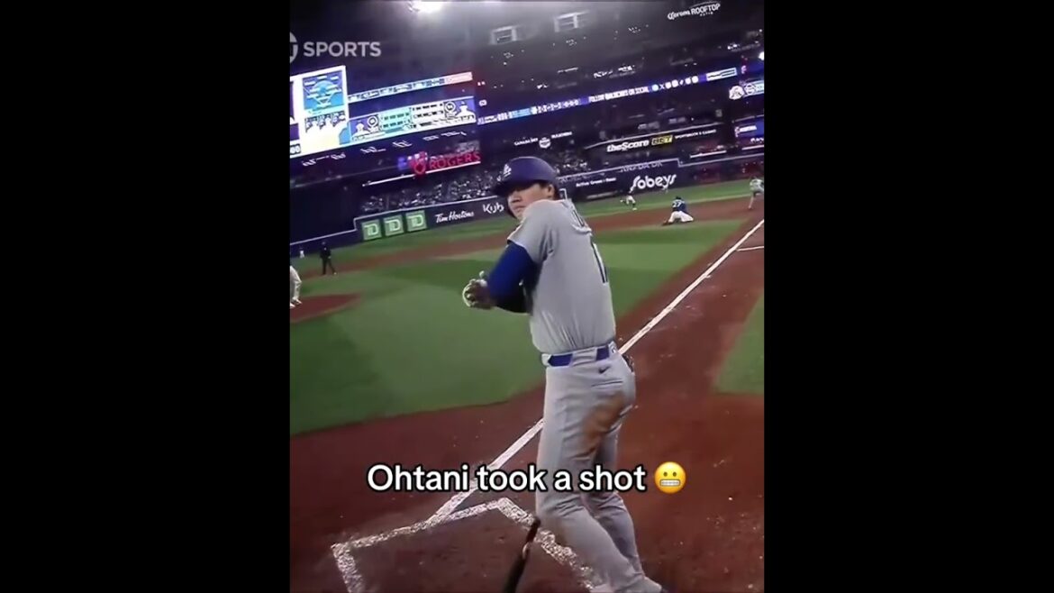 Shohei Ohtani a pris un coup sûr sur le lancer du receveur en premier 😬