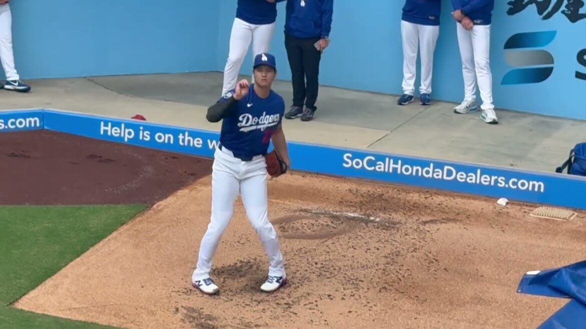 Dernières nouvelles locales !! ️Shohei Otani est entré dans l'enclos des releveurs avant le match contre les Mets. Il semblait constamment soucieux de ses pieds. Je suis également curieux à ce sujet. #dodgers shoheiohtani #bulpen