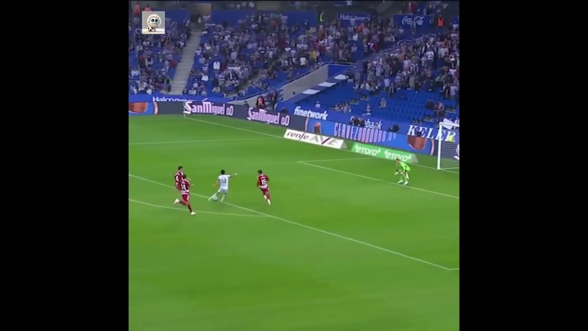 Vitesse explosive dribble depuis le milieu de terrain ! Le but parfait de Takefusa Kubo #shorts