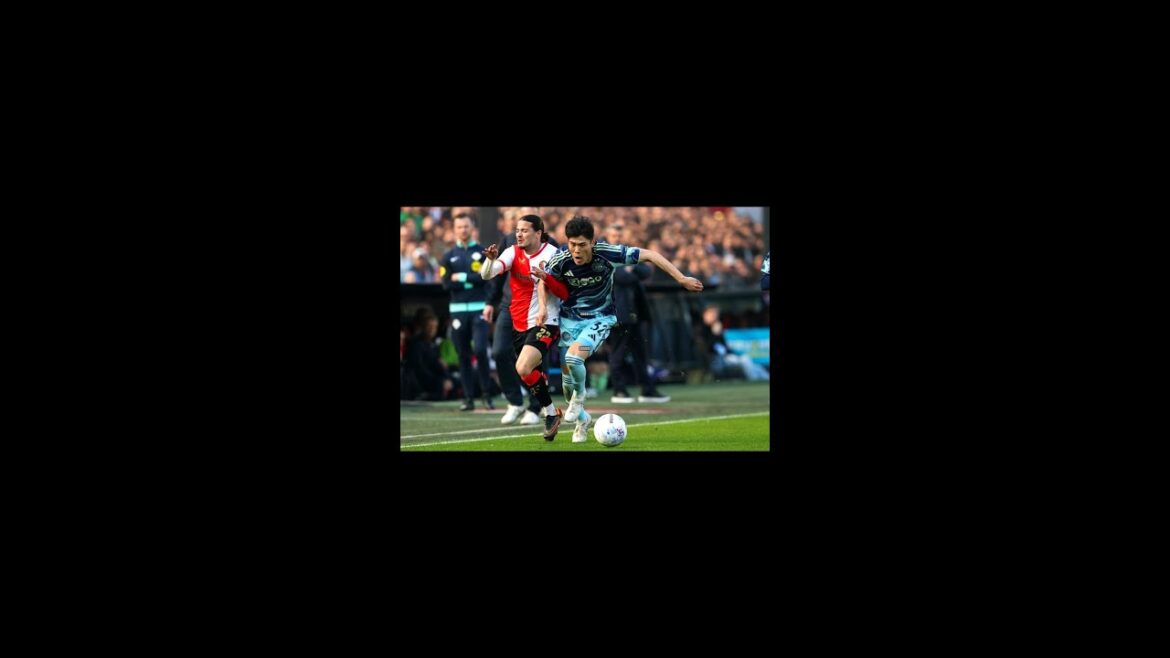 Takehiro Tomiyasu parle de cette saison avec l'Ajax ! Quel est votre engagement envers CB ?