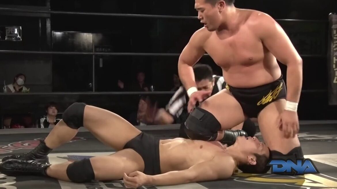 DES LUTTEURS MASCULINS ÉCRASÉS SUR LE RING - LE MEILLEUR HOMMAGE AUX JOBBERS (YUKI UENO ET PLUS
