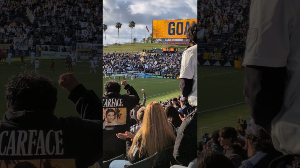 Marco Reus marque son deuxième but de la journée sur penalty