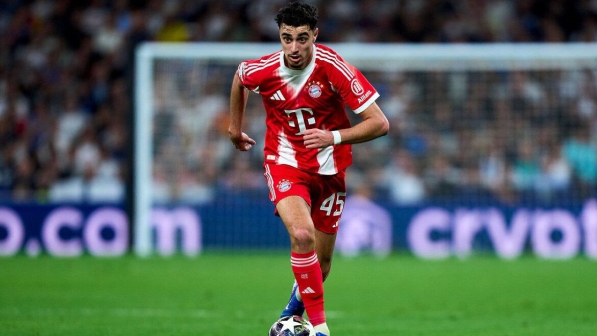 Aleksandar Pavlovic contre PSG 2026 (Extérieur) | FC Bayern Munich