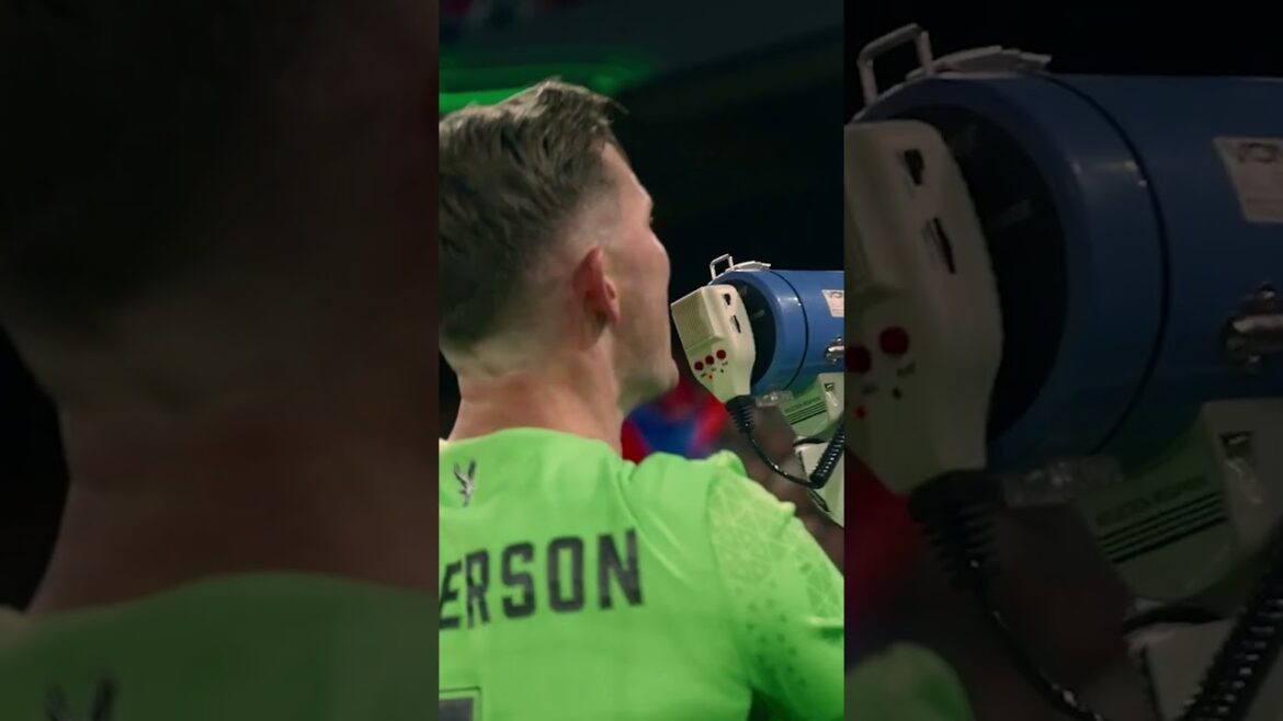 Henderson mène les chants ❤️💙