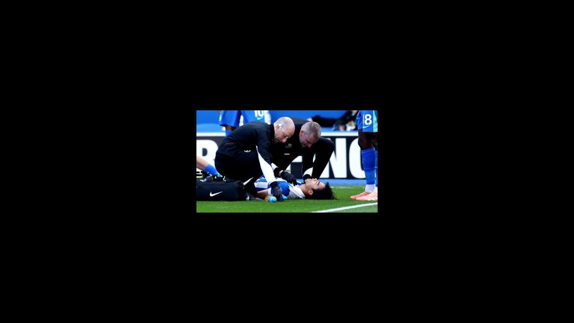 Kaoru Mitoma quitte le stade avec des béquilles… Entraîneur de Brighton : « Ça n’a pas l’air bien » Kaoru Mitoma quitte le stade avec des béquilles... Entraîneur de Brighton : "Ça n'a pas l'air bien"