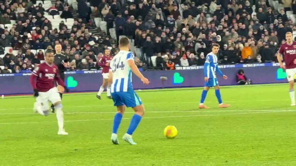[Images locales]Kaoru Mitoma juste avant la fin de la seconde moitié du match ! Ligue Premium West Ham vs Brighton[Football]West Ham vs Brighton[Premium League]30/12/2025
