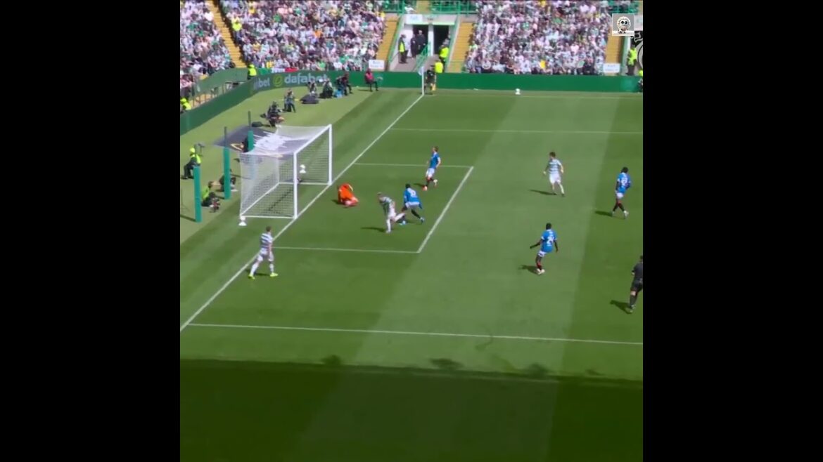 Daizen Maeda atteint deux buts incroyables ! #shorts