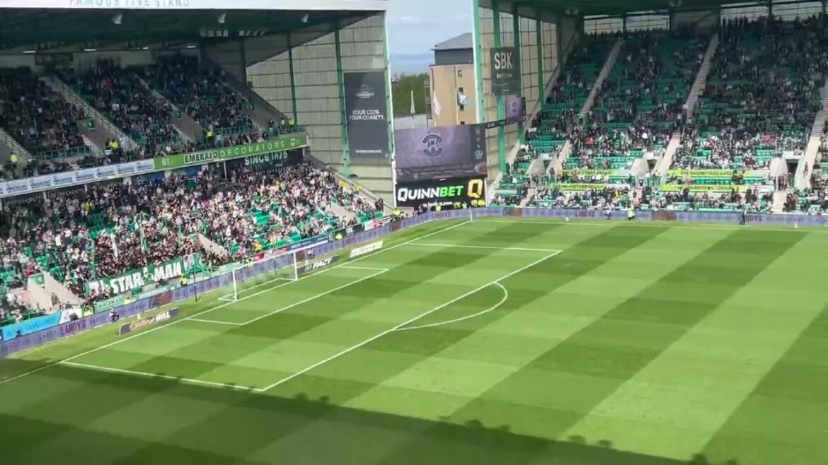Les fans des Hibs célèbrent le but de Daizen Maeda contre Hearts