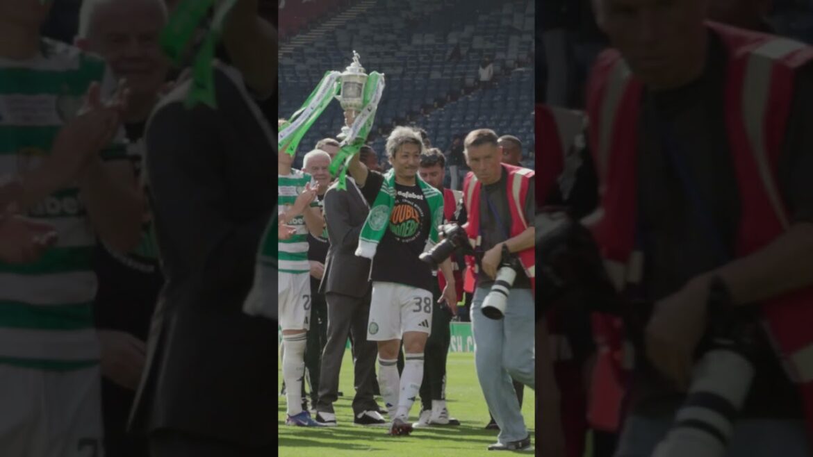 Daizen Maeda célèbre sa victoire en Coupe d’Écosse avec le Celtic Daizen Maeda célèbre sa victoire en Coupe d'Écosse avec le Celtic