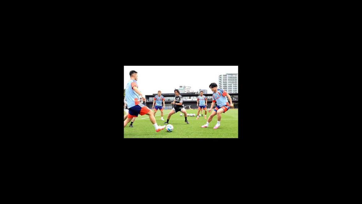 L’entraîneur Shunsuke Nakamura participe au camp d’entraînement de l’équipe nationale du Japon ! Nagatomo anime la pratique L'entraîneur Shunsuke Nakamura participe au camp d'entraînement de l'équipe nationale du Japon ! Nagatomo anime la pratique