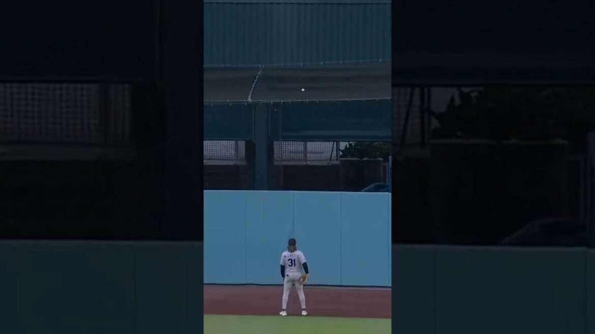 Shohei Ohtani frappe un premier coup de circuit #shorts #mlb Shohei Ohtani frappe un premier coup de circuit #shorts #mlb