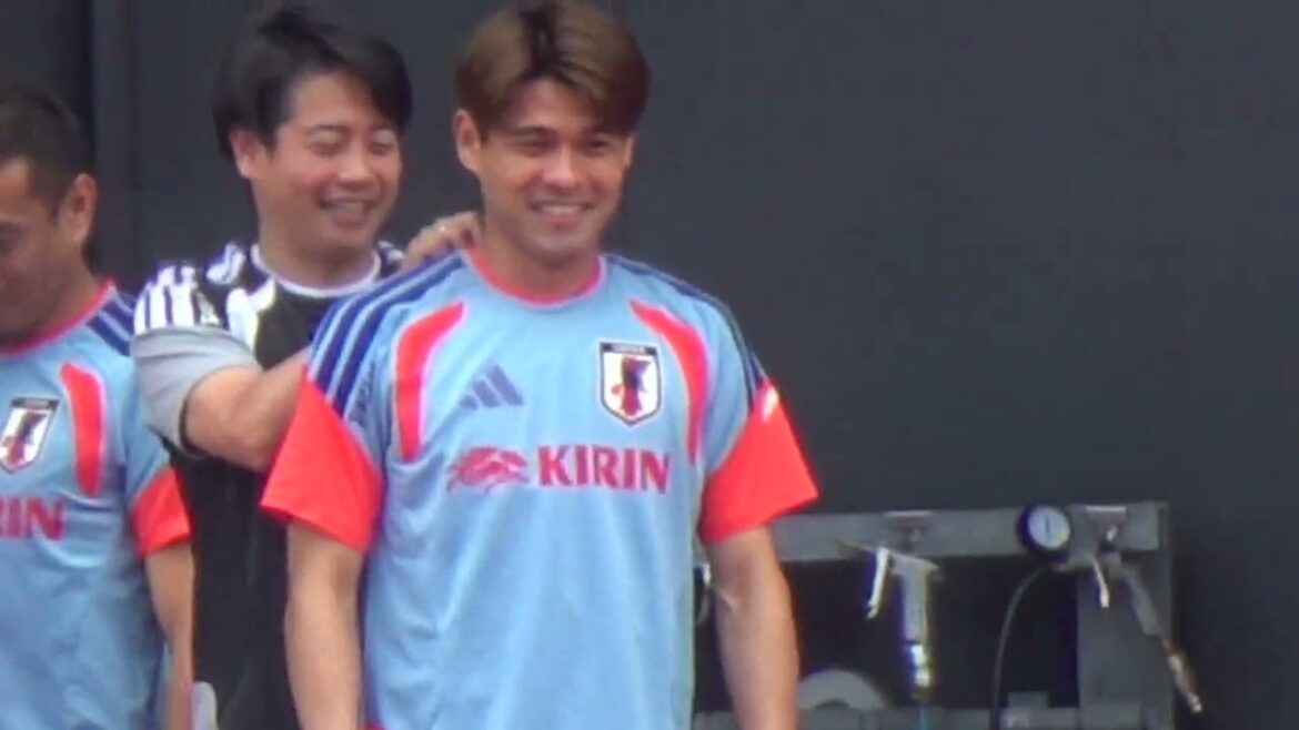 Dernières nouvelles❗️ Keito Nakamura, Ritsu Doan, Kaishu Sano, Kiyo Ueda, Yuto Nagatomo, Maya Yoshida, Makoto Hasebe Entraînement public de l'équipe nationale du Japon[Équipe nationale de football du Japon]SAMURAI BLUE 2026/05/28 Local