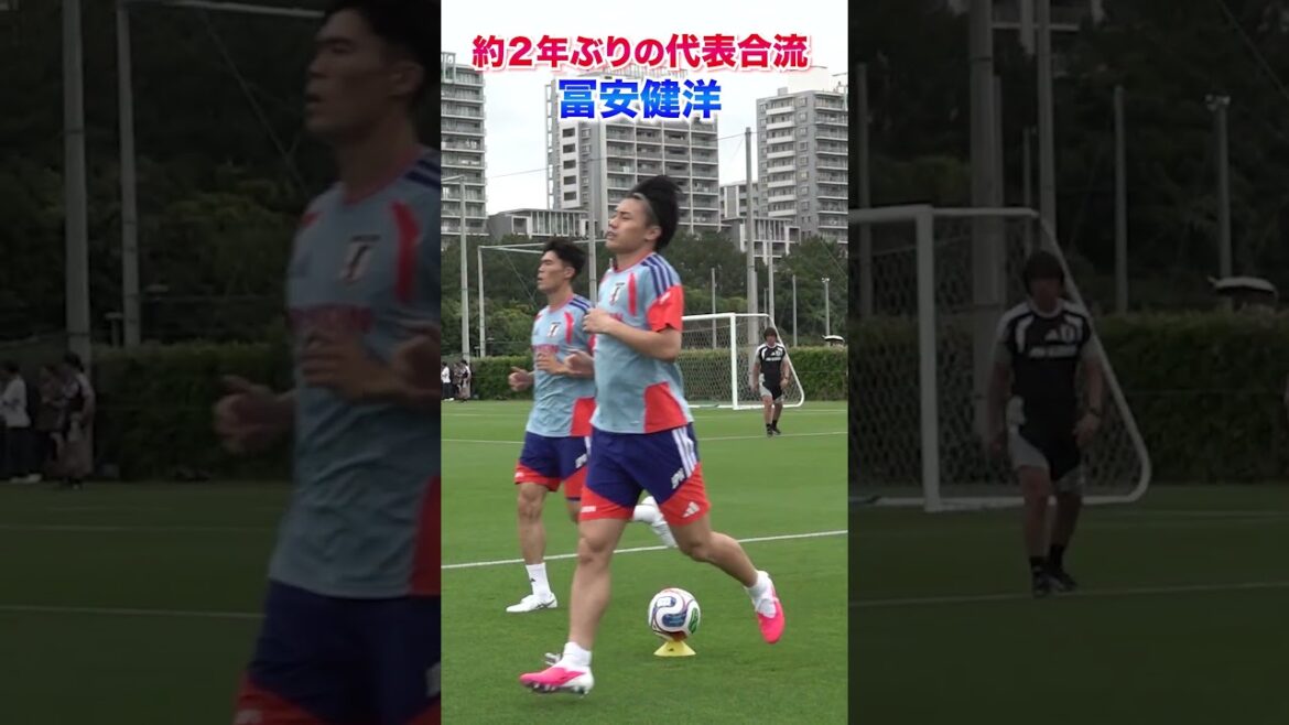 Takehiro Tomiyasu revient en équipe nationale pour la première fois depuis deux ans et disputera sa deuxième Coupe du Monde ! Voir la vidéo associée pour la version complète ! #shorts #Équipe nationale de football du Japon #daihyo #Takehiro Tomiyasu