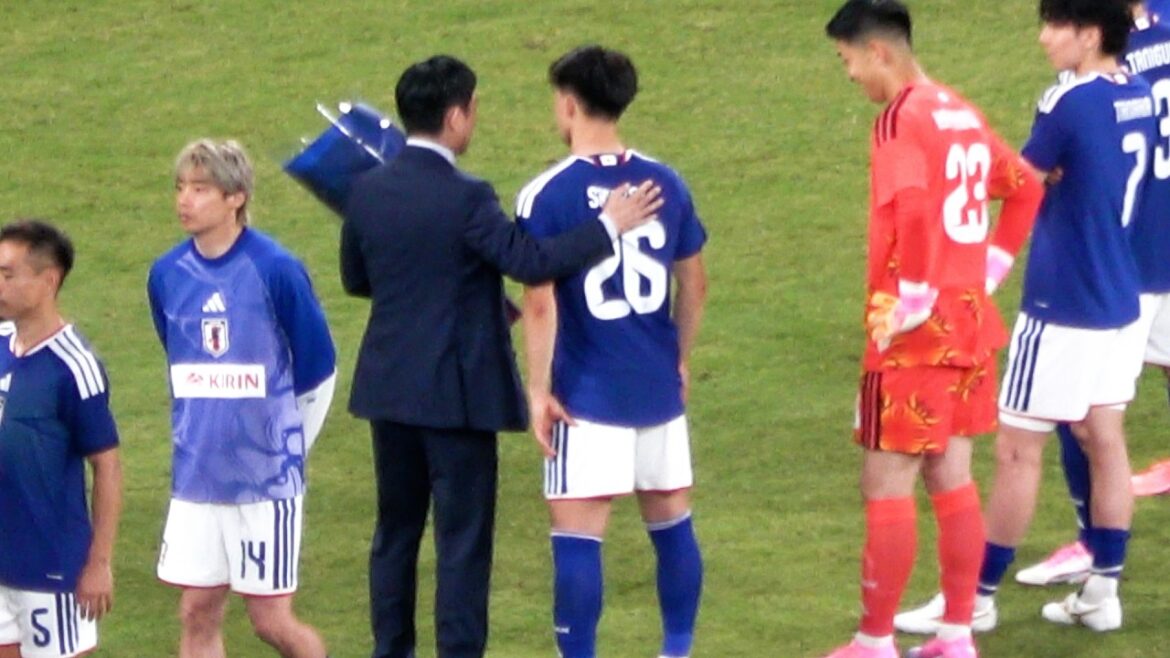 Avant la Coupe du Monde 2026, l'entraîneur Moriyasu court vers[Kento Shiogai]après la cérémonie d'adieu + L'entraîneur islandais et Maya Yoshida vont à nouveau remercier les joueurs Images locales