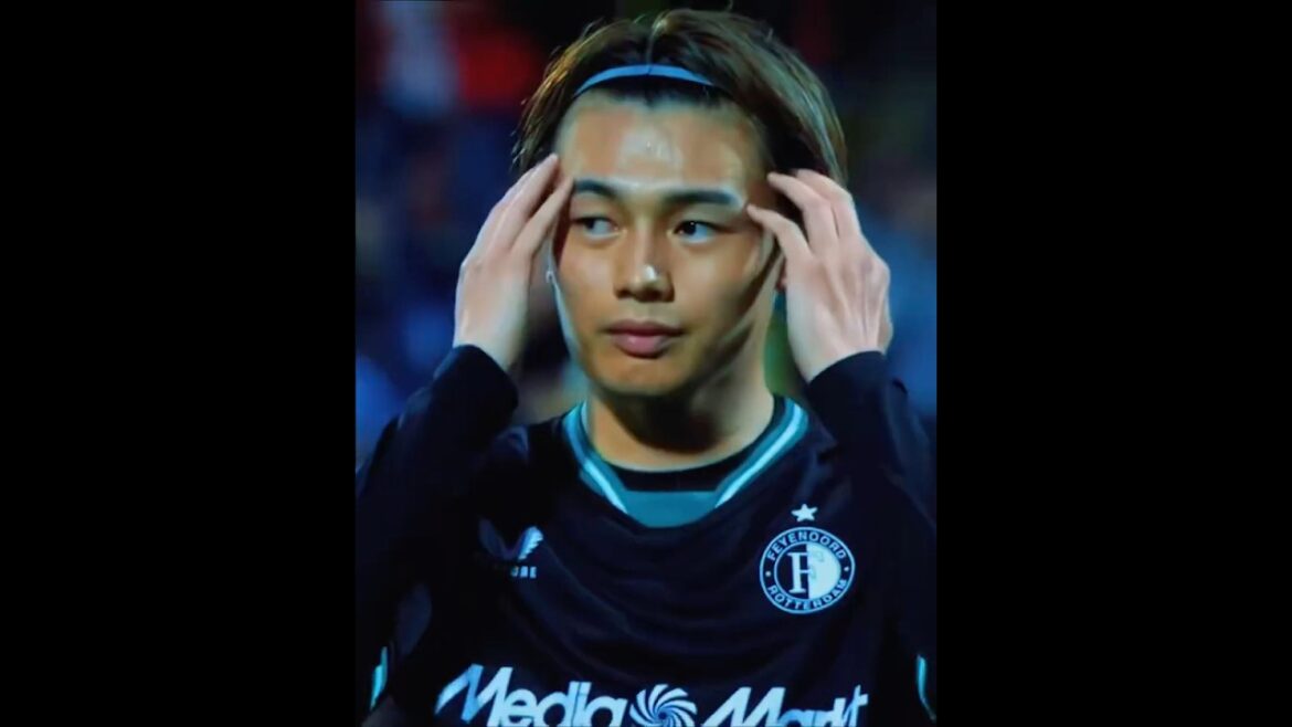 Le n°9 le plus froid du football en ce moment…🇯🇵 #shorts #ueda Le n°9 le plus froid du football en ce moment...🇯🇵 #shorts #ueda