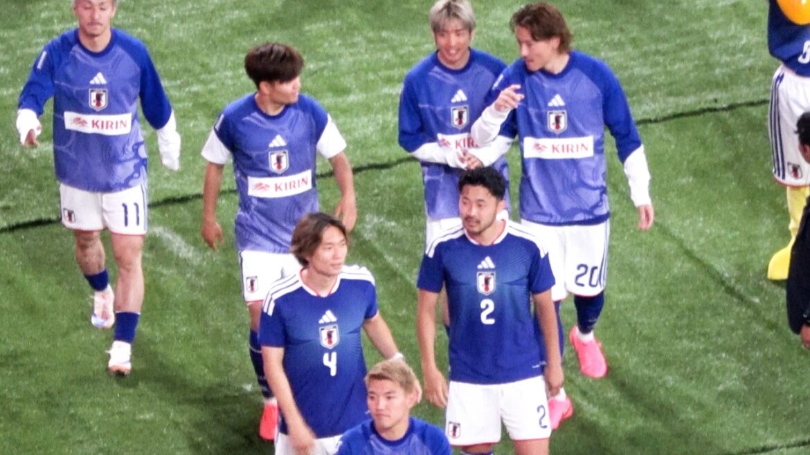 Avant la Coupe du monde 2026, Samurai Blue fait le tour du stade après la cérémonie d'adieu. Vidéo locale