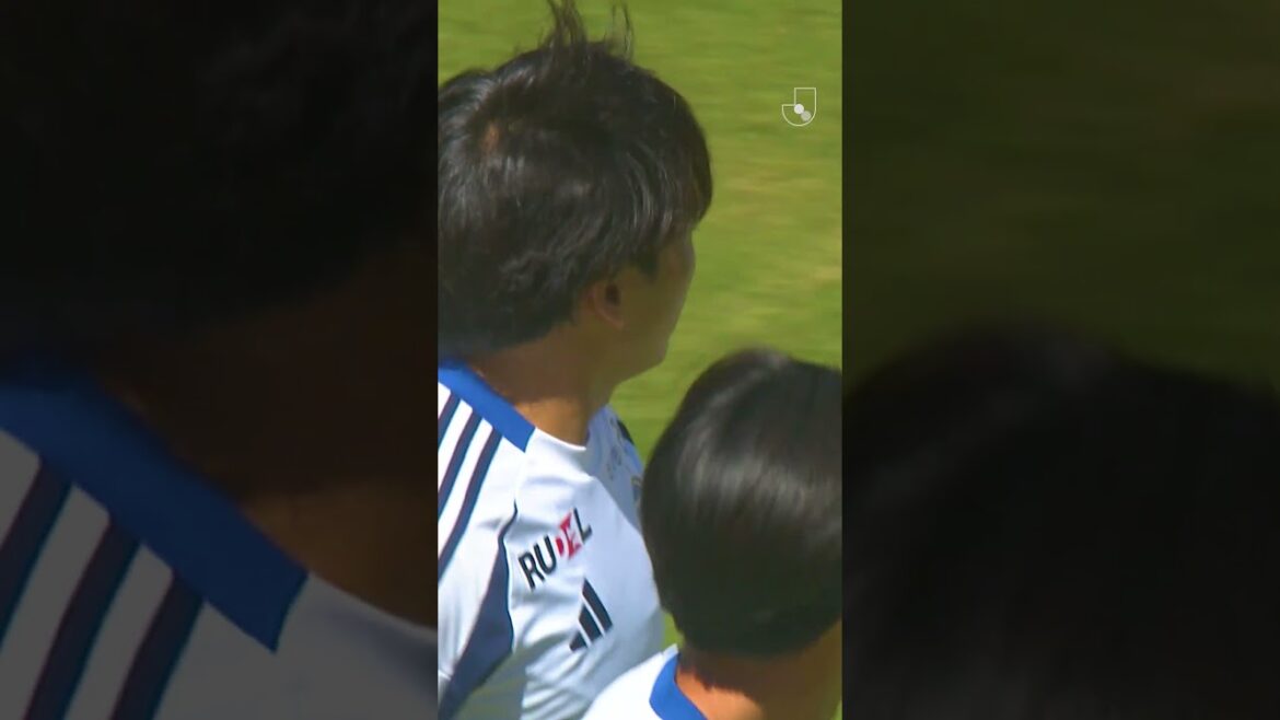 2Hotaka Nakamura a parfaitement chronométré sa course pour marquer sur le coup franc de Yuki Soma 💥
