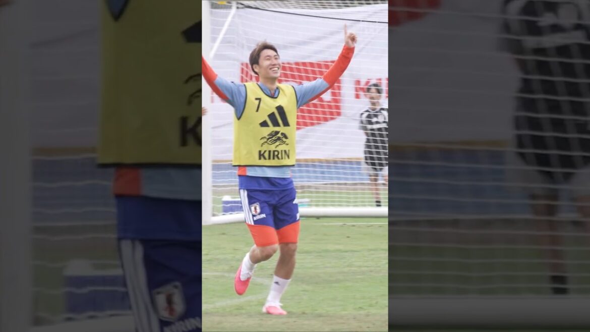 Des « mini-jeux incandescents » du premier jour du camp d'entraînement de Monterrey !! #Daichi Kamata, qui a rejoint l'équipe pour la première fois, a également joué avec vivacité !! #Coupe du Monde de la FIFA #Si vous voulez vraiment en profiter, rendez-vous sur DAZN #Équipe nationale de football du Japon
