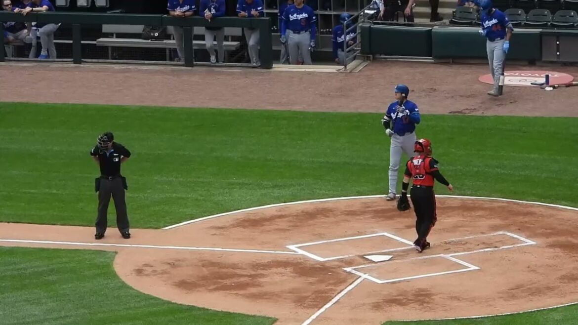 L’équipe était enthousiasmée après le home run n°14 de Shohei Otani en tant que premier frappeur ! Après tout, il ne démarrera que si ce type frappe ! #shoheiohtani #Dodgers #yamamoto#double maniement L'équipe était enthousiasmée après le home run n°14 de Shohei Otani en tant que premier frappeur ! Après tout, il ne démarrera que si ce type frappe ! #shoheiohtani #Dodgers #yamamoto#double maniement