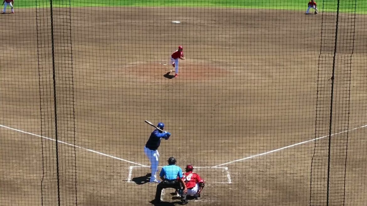 30 mai 2026 Scène de retrait au bâton du lanceur des Golden Eagles du Tohoku Rakuten Kenta Maeda