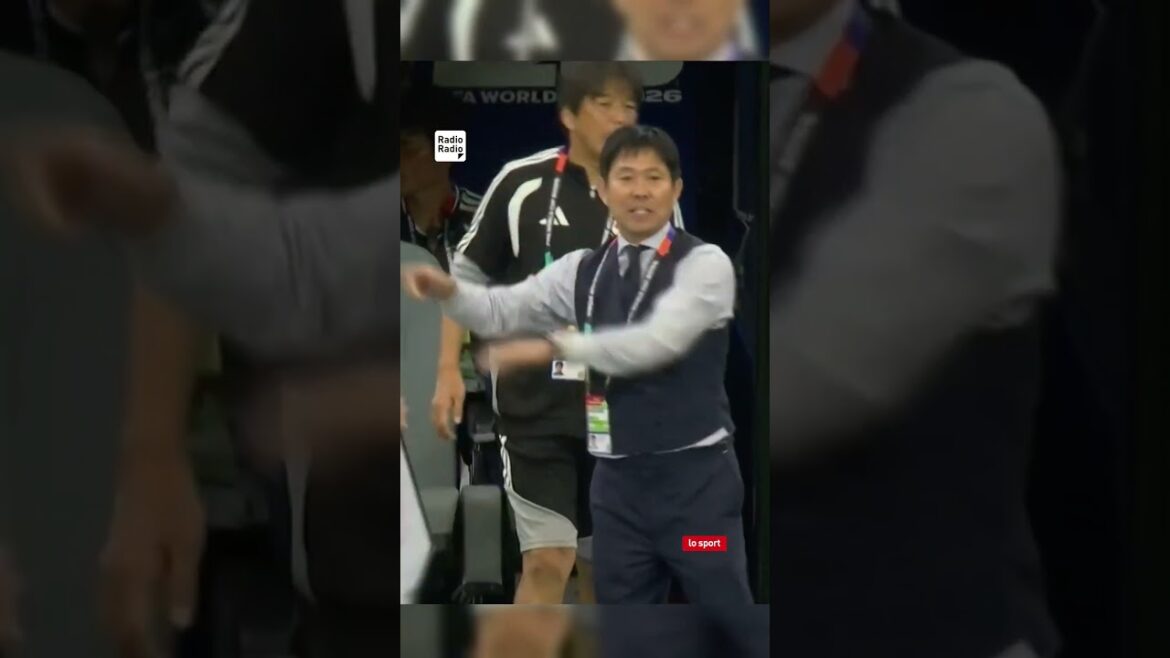 😲 COUPE DU MONDE, L'ENTRAÎNEUR DU JAPON DONNE DES INFORMATIONS À SON ÉQUIPE D'UNE MANIÈRE COMPLÈTEMENT INSOLITE