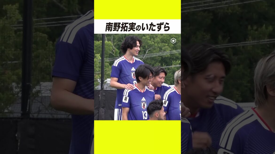 Takumi Minamino fait une farce à Yusei Sugawara😜 Takumi Minamino fait une farce à Yusei Sugawara😜
