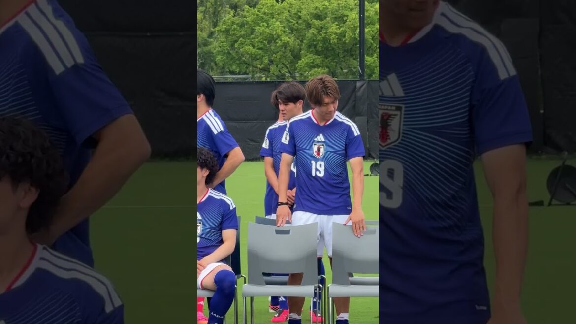 Deux joueurs n°8… #Takefusa Kubo #Takumi Minamino discutant côte à côte #shorts #Équipe nationale de football du Japon #daihyo #Coupe du Monde FIFA 2026 Deux joueurs n°8... #Takefusa Kubo #Takumi Minamino discutant côte à côte #shorts #Équipe nationale de football du Japon #daihyo #Coupe du Monde FIFA 2026