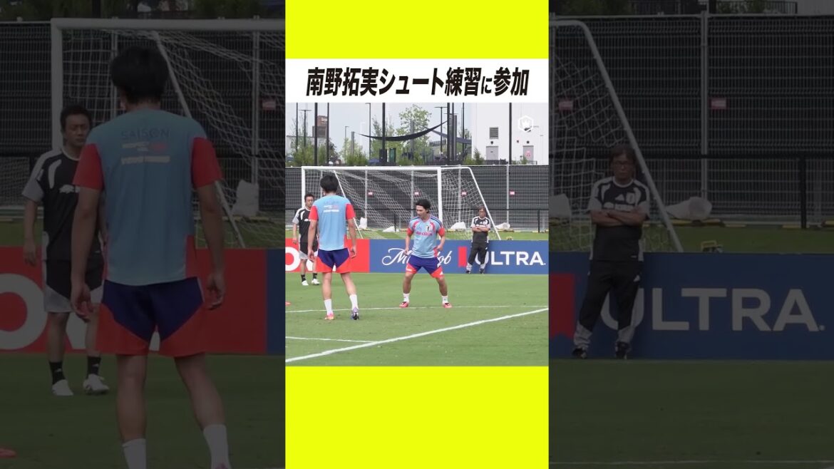Takumi Minamino participe à un entraînement de tir