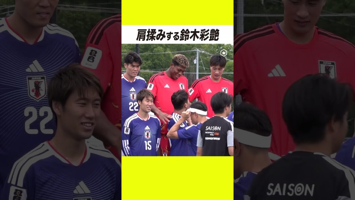 Ayane Suzuki se masse les épaules🧤 Ayane Suzuki se masse les épaules🧤