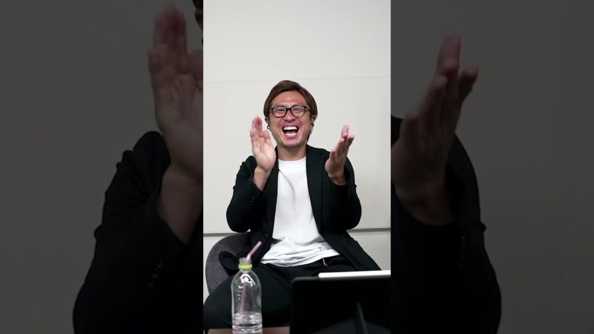 Daisuke Nasu craque de joie alors que l'équipe nationale japonaise s'effondre, menant au but de Daizen Maeda #Équipe nationale du Japon #soccer