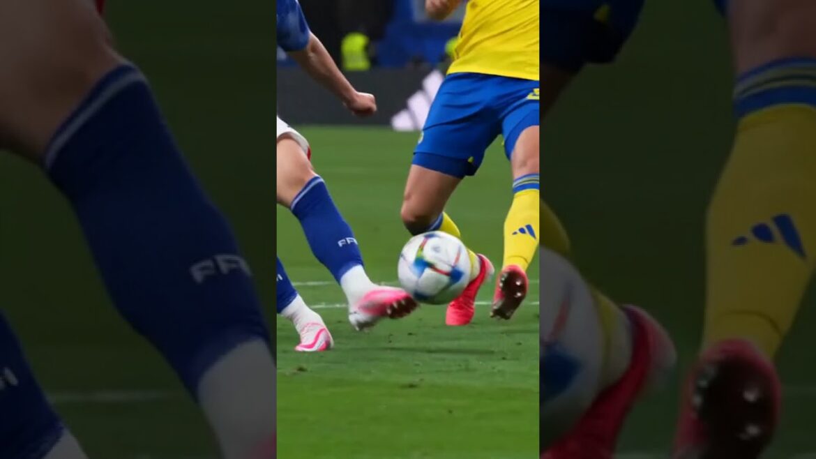 Ritsu Doan : Glisser vers la perfection ! 🇯🇵 #footballshorts #worldcup2026 #japanfootball