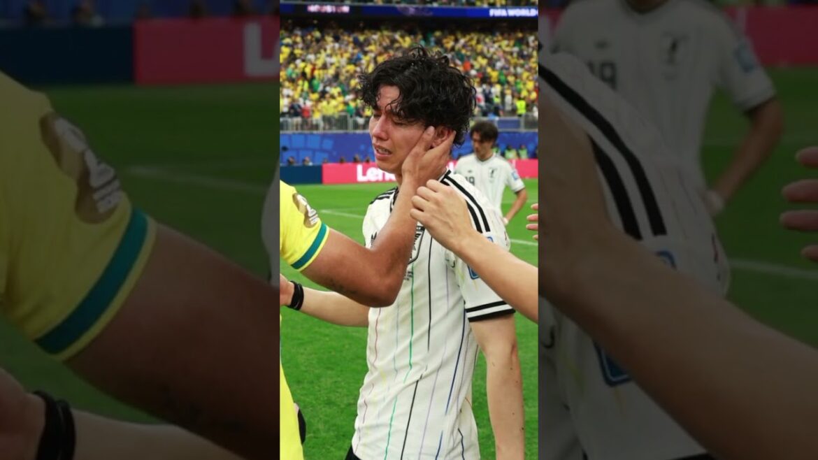 [Raison des larmes]Le joueur brésilien serre dans ses bras Aoi Tanaka en pleurant... Le monde a été ému par le moment miraculeux qui s'est produit sur le terrain !