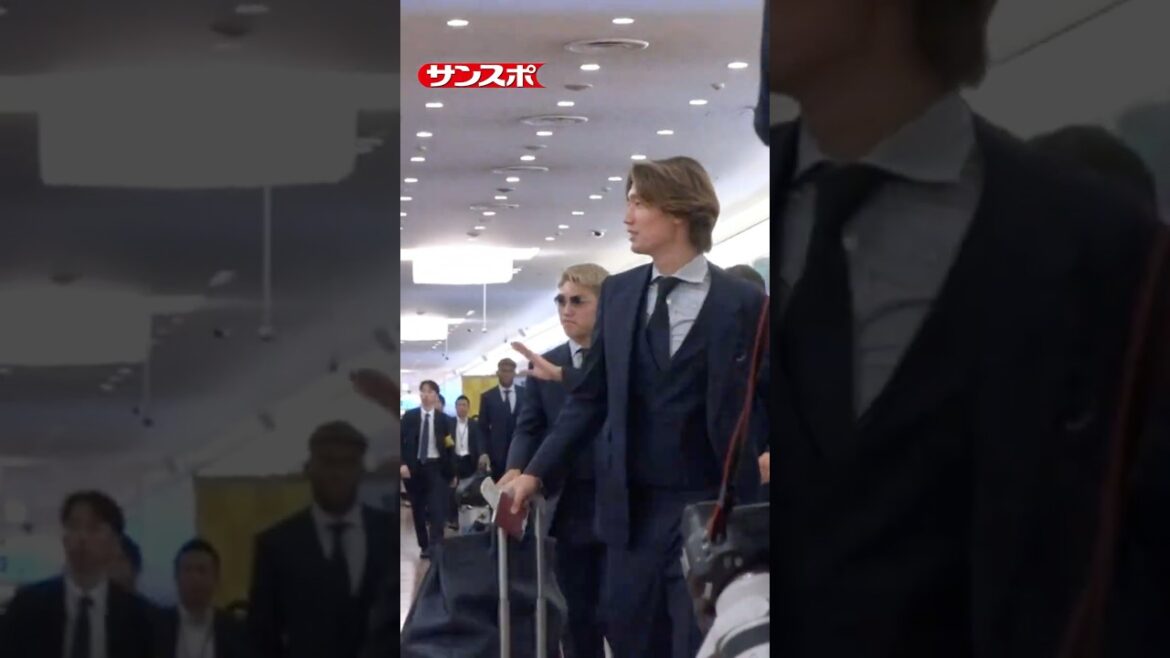 L'équipe nationale du Japon revient au Japon accueillie par 700 supporters