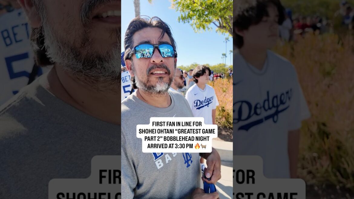 Les fans arrivent au Dodger Stadium quelques heures avant le match pour la figurine Shohei Ohtani !