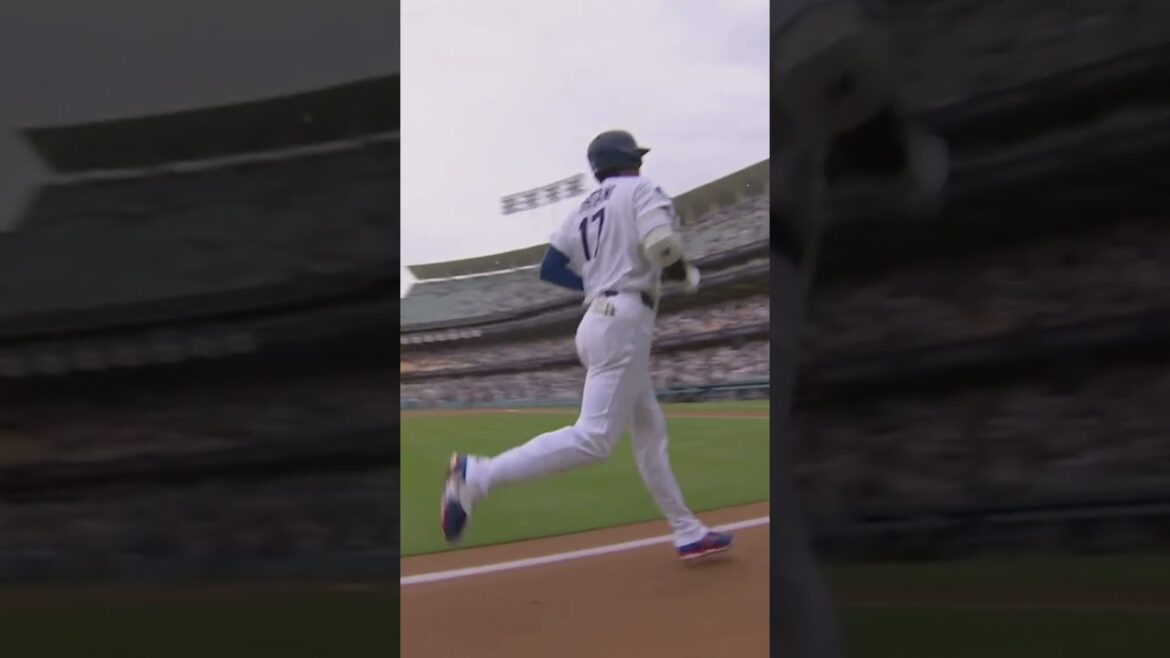 Shohei Ohtani frappe un home run de 437 pieds dès le premier lancer qu'il voit !