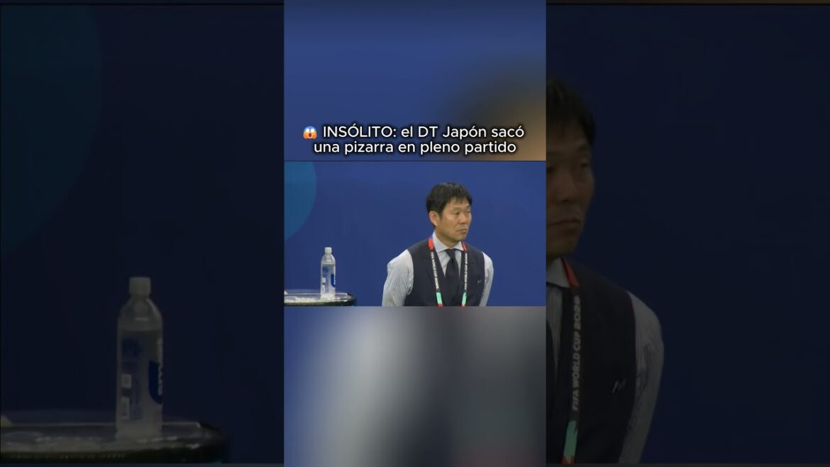 😱 INSOLITE : le sélectionneur du Japon a sorti un tableau noir en plein match 😱 INSOLITE : le sélectionneur du Japon a sorti un tableau noir en plein match