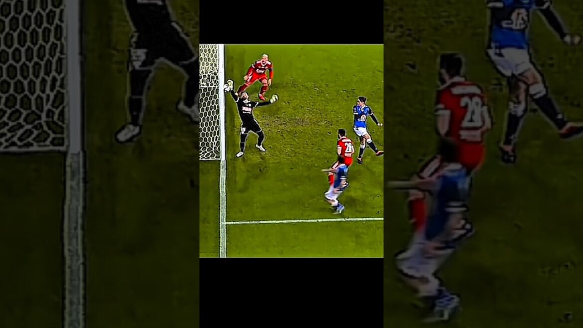 Top 5 des plus grands arrêts de gardien de but de tous les temps | Ochoa, Kepa, Frei et plus #footballshorts #tendance Top 5 des plus grands arrêts de gardien de but de tous les temps | Ochoa, Kepa, Frei et plus #footballshorts #tendance