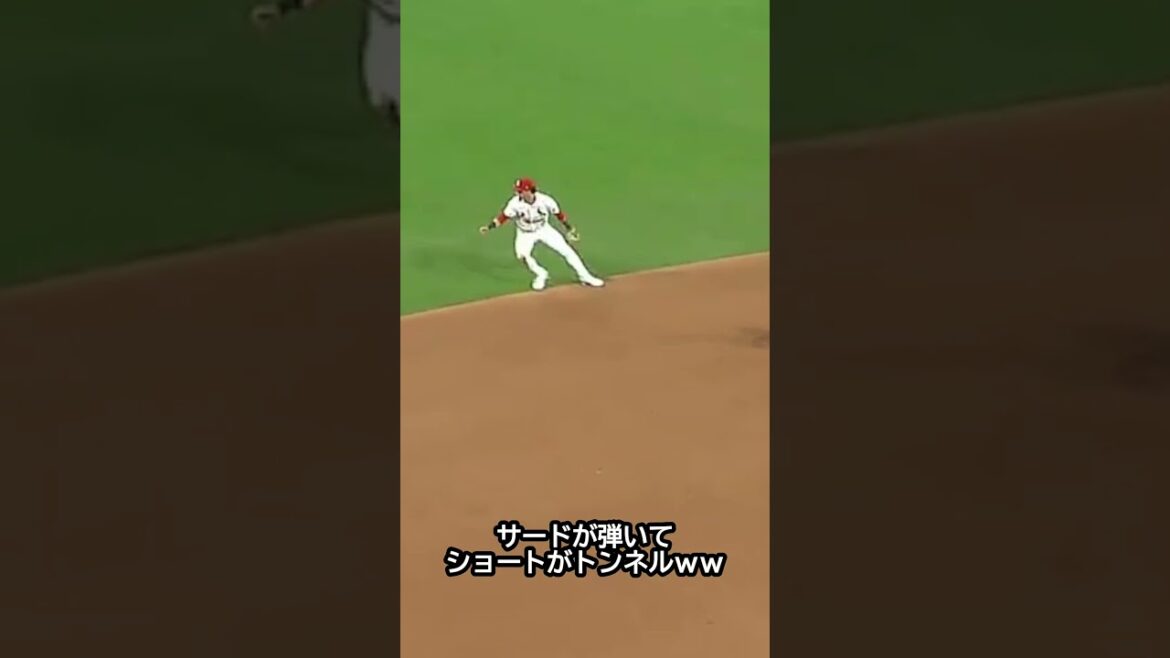 Seiya Suzuki a de la chance d'être sur la base à cause d'une erreur de comédie mdr #Baseball #mlb #Seiya Suzuki