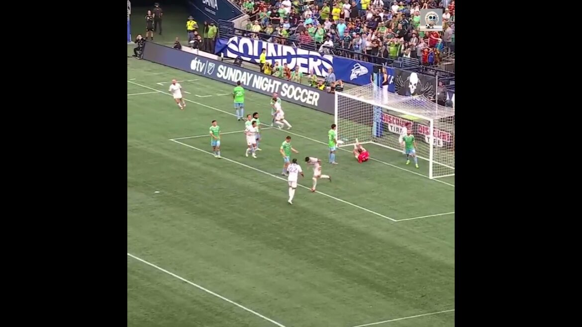 Maya Yoshida, une tête inestimable ! #shorts Maya Yoshida, une tête inestimable ! #shorts